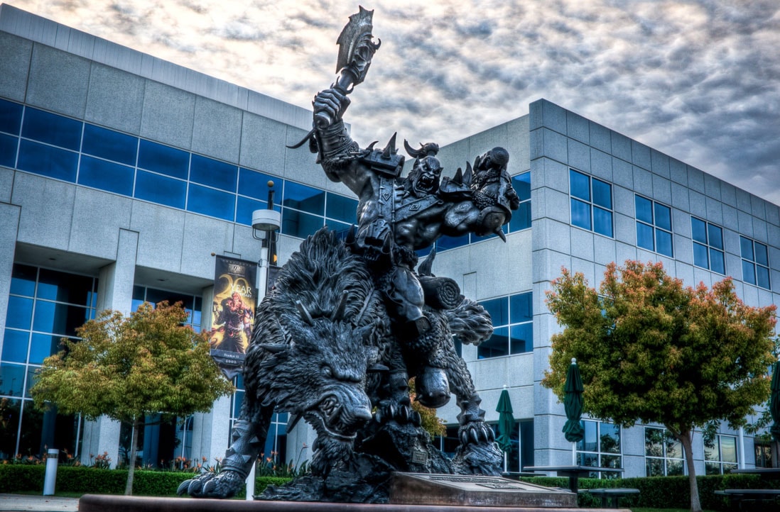 Play Nice Play Nice - Statue